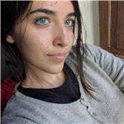 Profesora de Latín y Griego, imparte clases de forma dinámica y amena, con profesionalidad y formación.